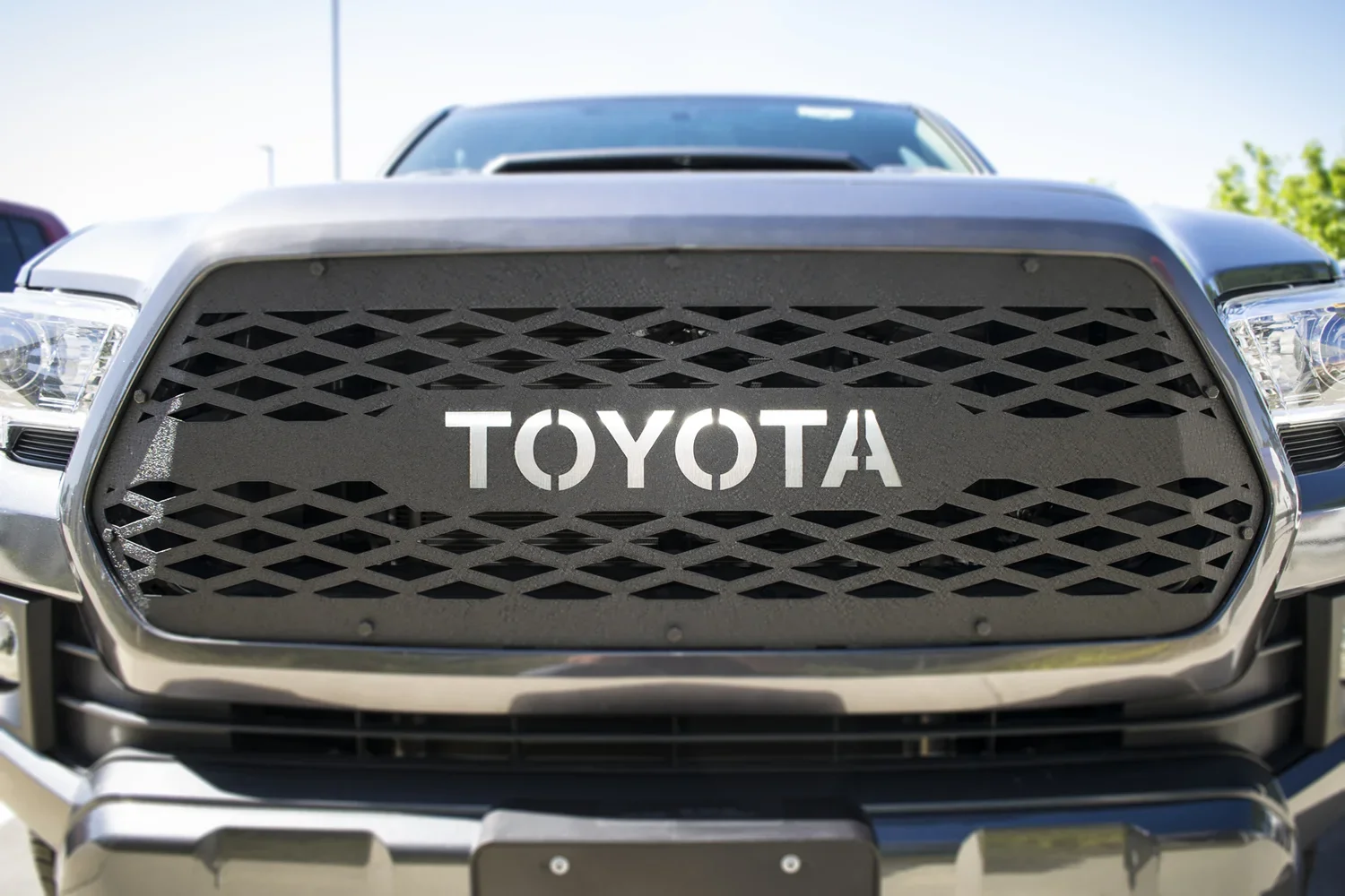 GrilleFront-OnTruck copy.webp