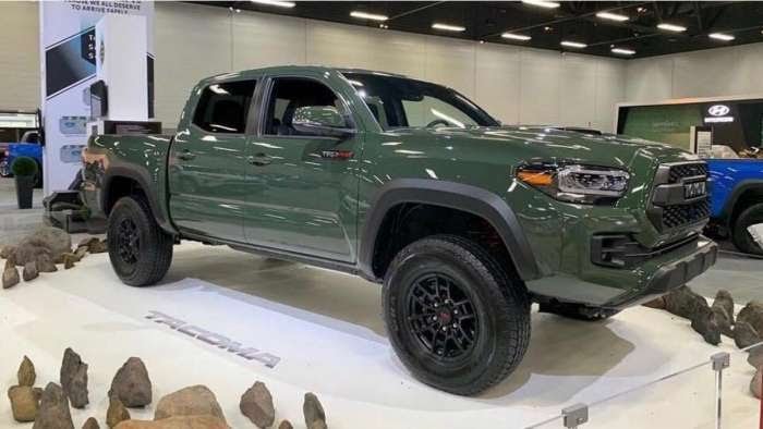 2020_toyota_tacoma_trd_pro_in_army_green_profile_view.jpeg