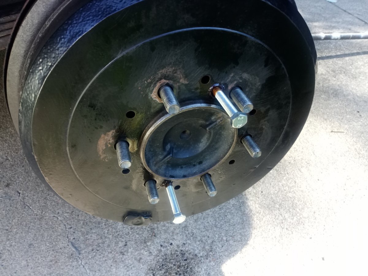 driver drum brake bolt method removal.jpg