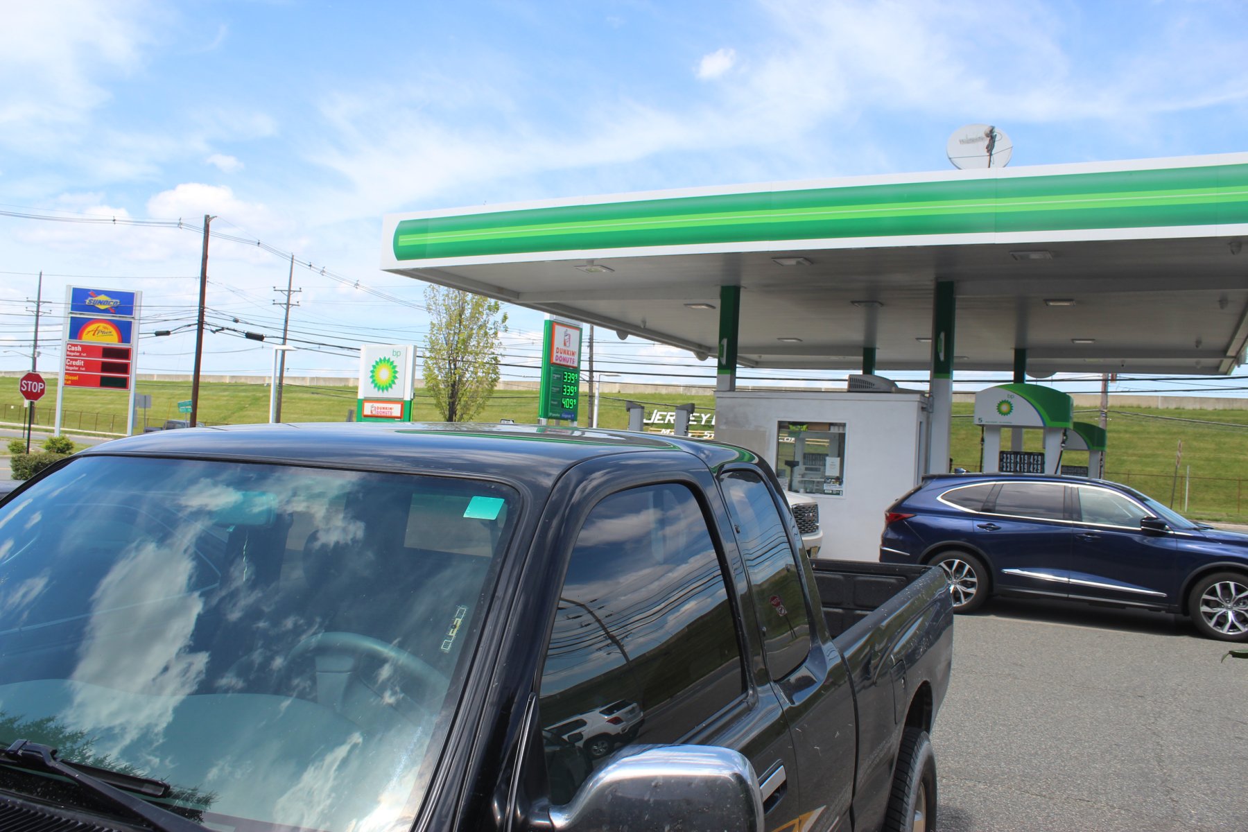 New Jersey BP gas dunkinD.JPG
