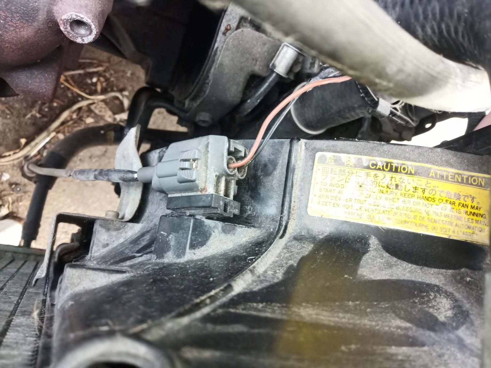 O2 sensor harness on fan shroud Corolla.jpg