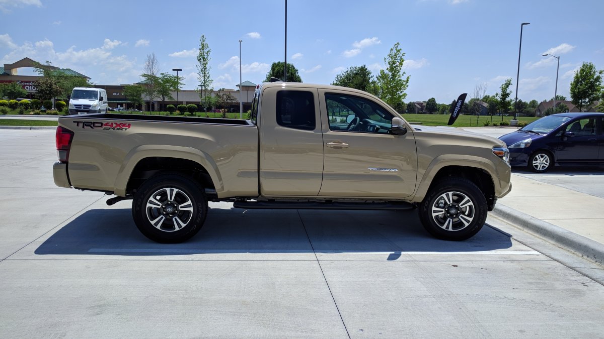 2018_Tacoma_TRD_Sport.jpg