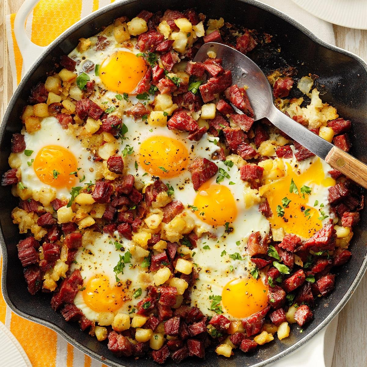 Corned-Beef-Hash-and-Eggs_EXPS_DIYDAP22_5360_DR_01_19_2b.jpeg